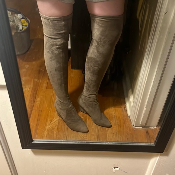 BEAUTIFUL + SEXY GRAY SUEDE OVER THE KNEE BOOTS 💋 - Picture 2 of 5